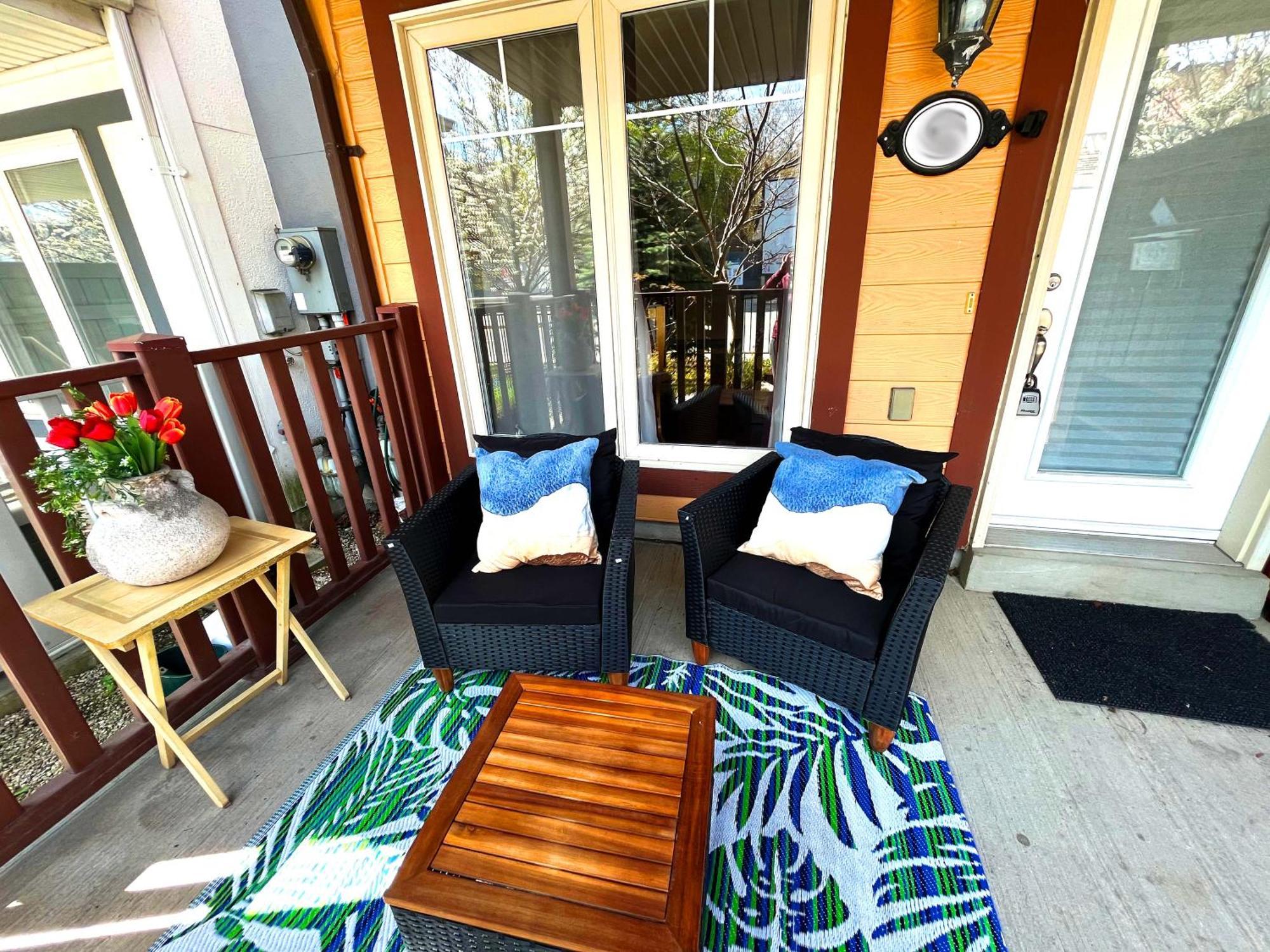 Stunning Rooms In Townhouse Across The Beach Toronto Ngoại thất bức ảnh